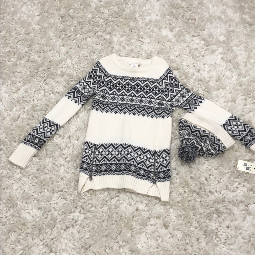 Girls sweater with matching hat💕